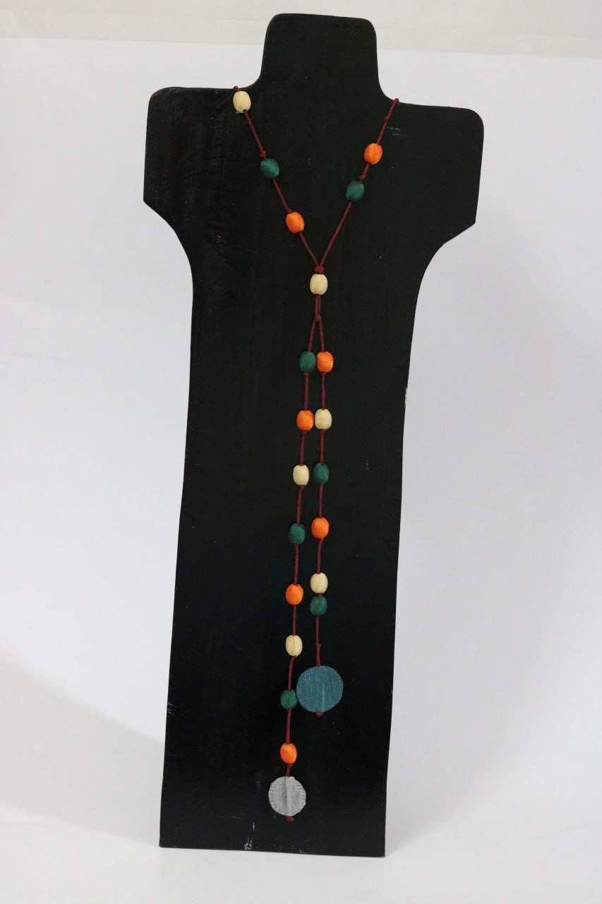 Silk beads 1 layer Necklace - Image 3